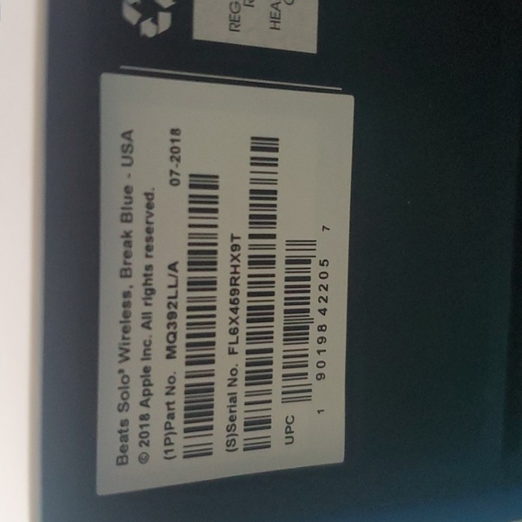 2 Beats Studio AND Beats Solo³ Wireless EMPTY BOXES ONLY - Picture 4 of 6